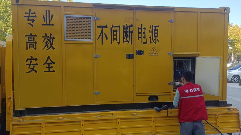 永仁柴油发电机组和UPS电源配合使用时，如何避免切换过程中的电力中断？